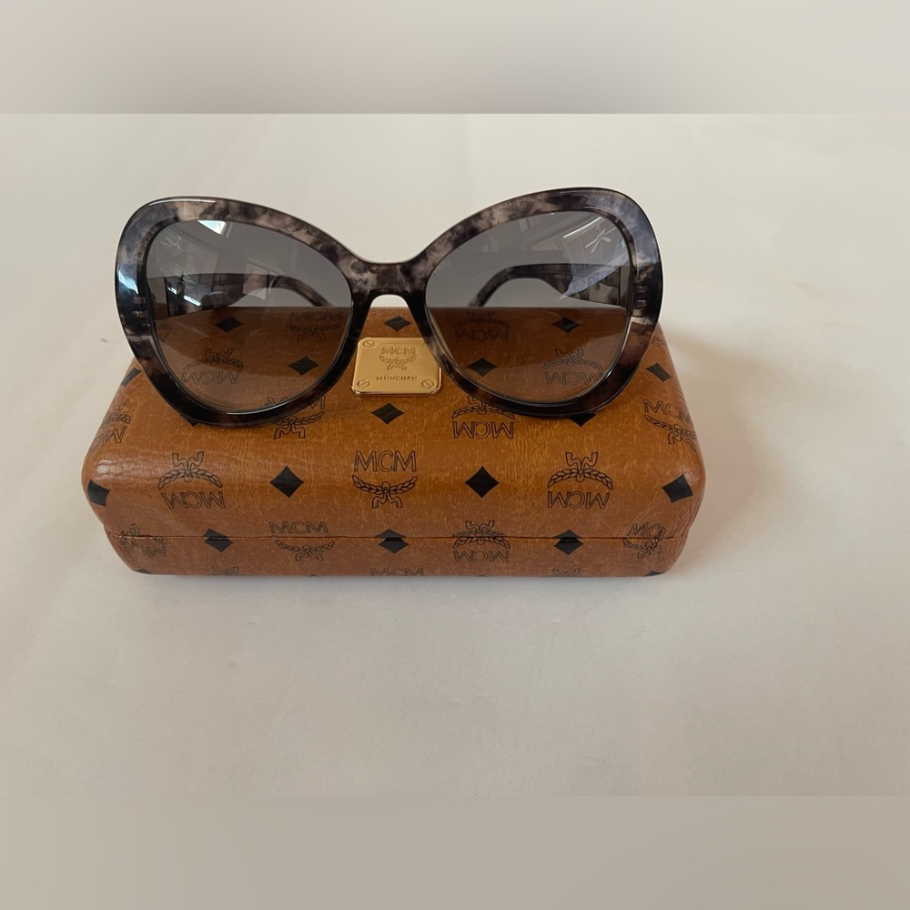 MCM Women's Grey Marble Sunglasses - Picture 2 of 7